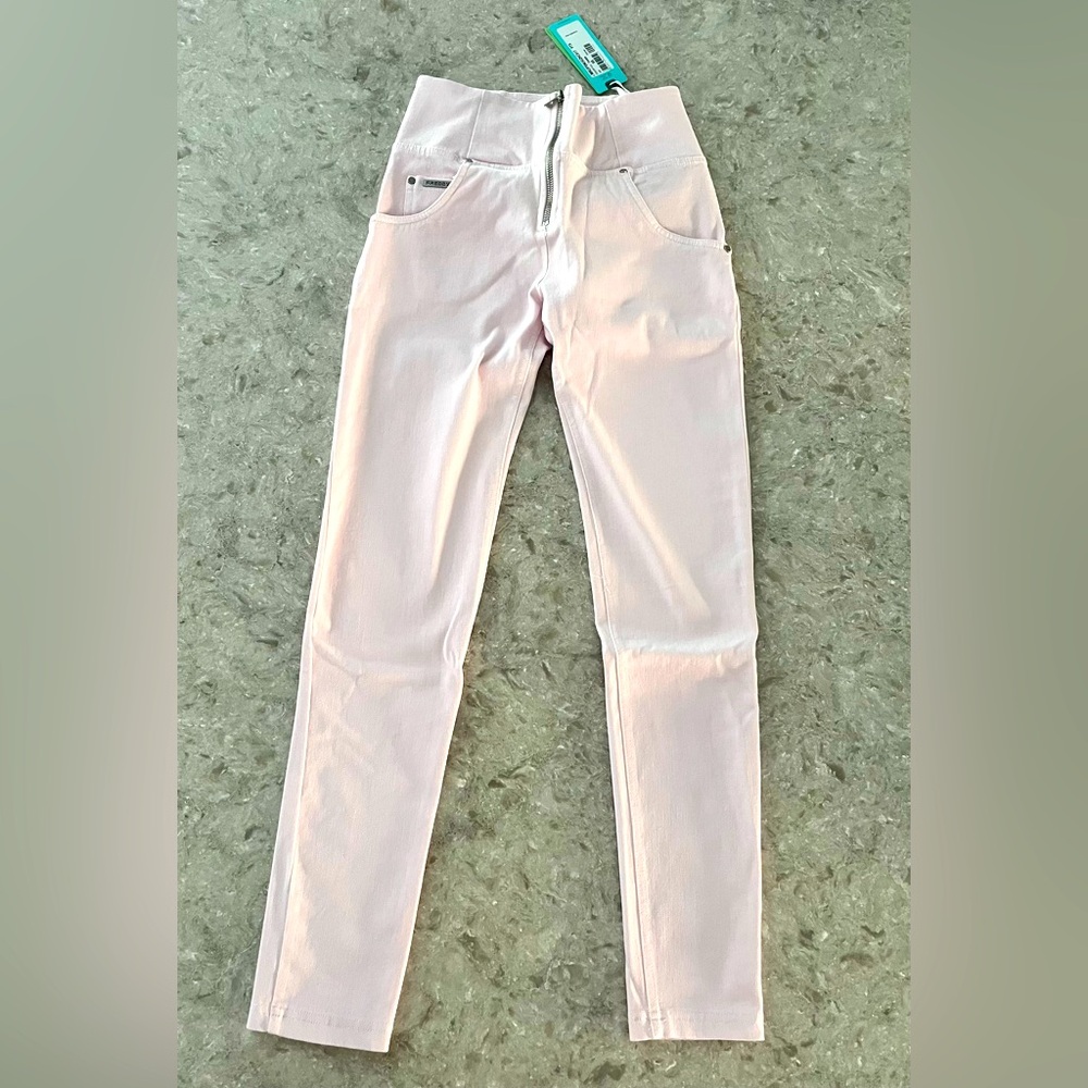 BRAND NEW NEVER WORN FREDDY HIGH RISE PANTS 💕